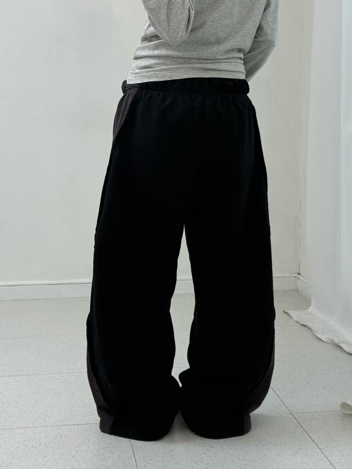 어반드레스 배색 스웻팬츠 상품이미지4