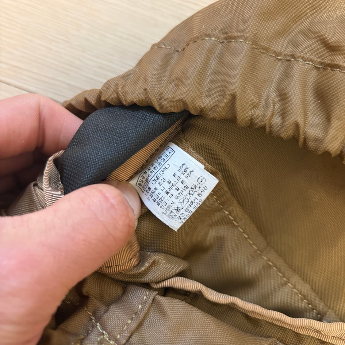 노스페이스 블랙/브라운 패치로고 퀀텀 백팩 30L 상품이미지5