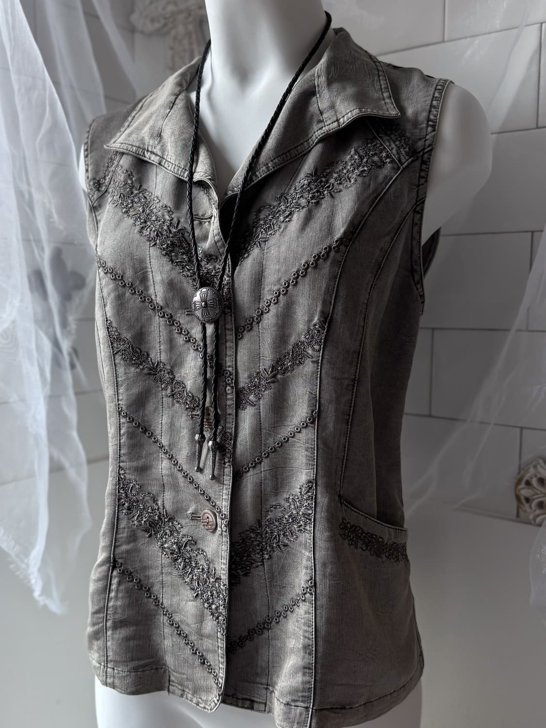 Charcoal Punching Embroidered Vest 0331 상품이미지5