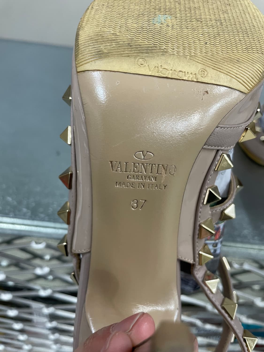 발렌티노 락스터드 슬링백 37 상품이미지10