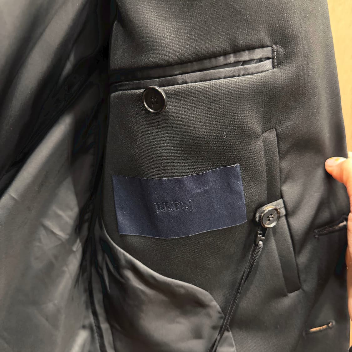 준지 울 긴팔 자켓 램스킨 배색 후드 소매 지퍼 디테일 레귤러핏 블랙 상품이미지8