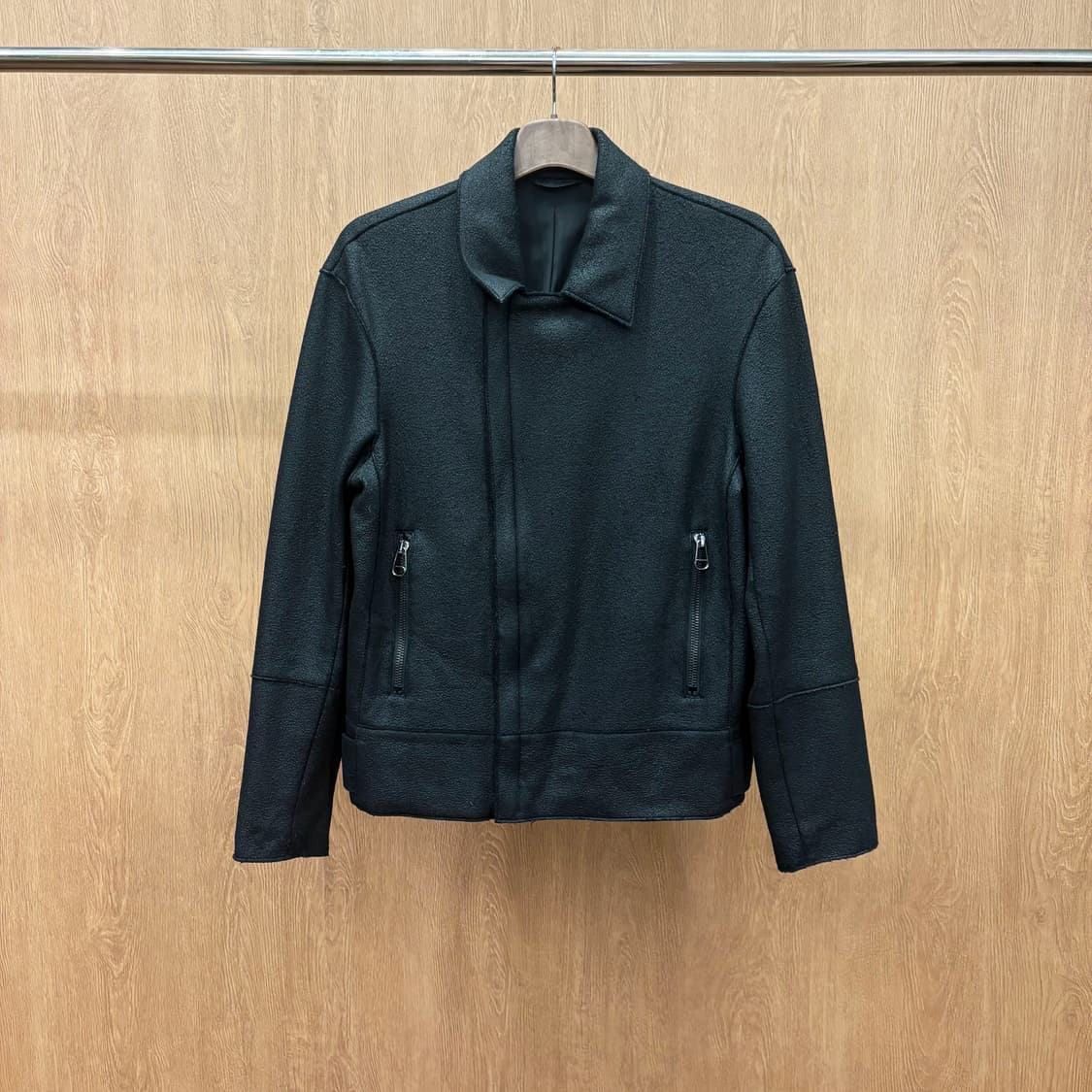 캘빈클라인 미니멀 베이직 카라 자켓 오프 센터 클로징 절개 디테일 블랙 상품이미지2