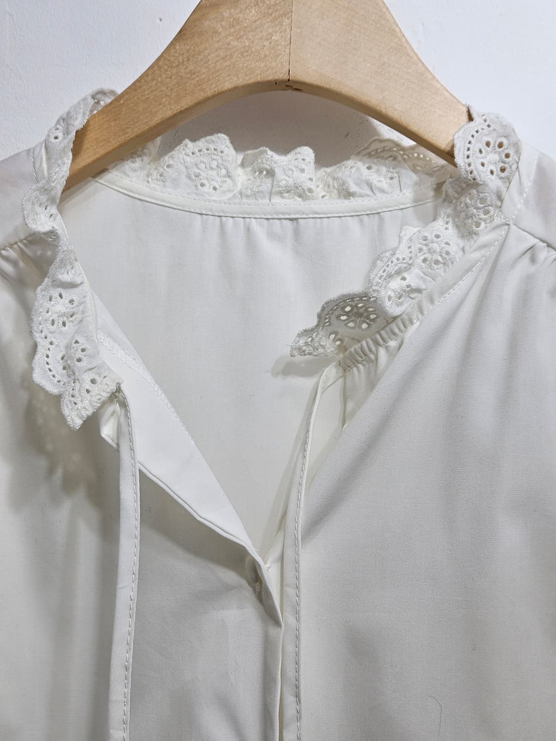 GU 면자수 프릴 디테일 블라우스 상품이미지2