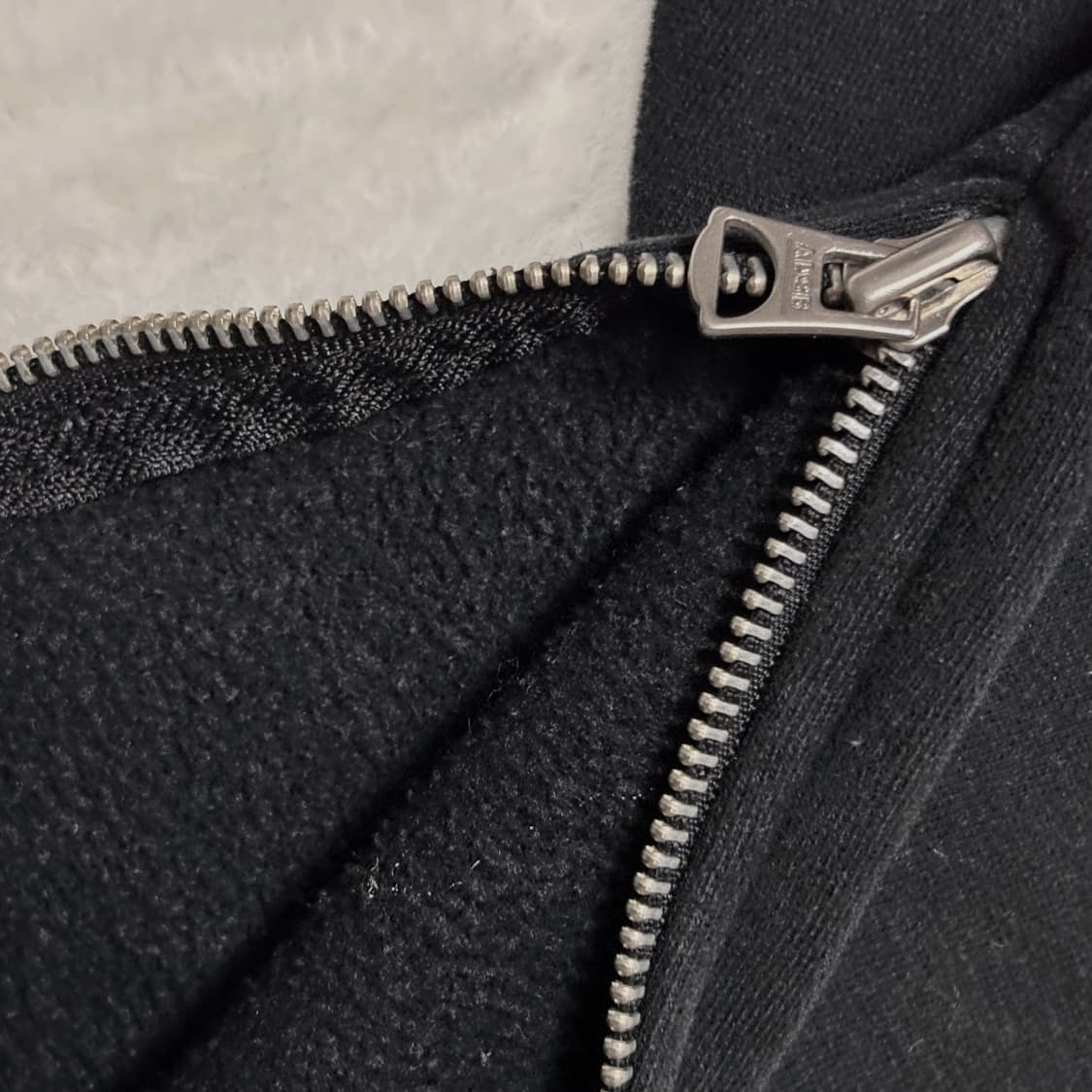 앤더슨벨 로제제 블랙 망사 밑 트윈 지퍼 커스텀 블랙 맨투맨 상품이미지3