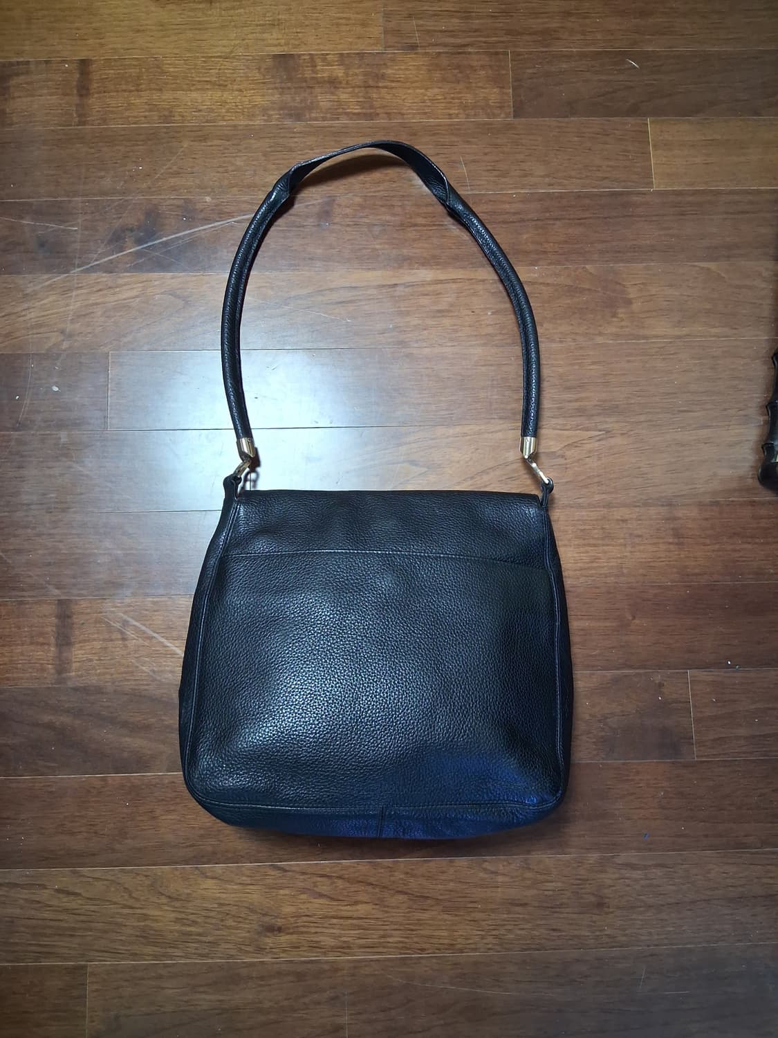 AIGNER 블랙 가죽 숄더백 상품이미지3