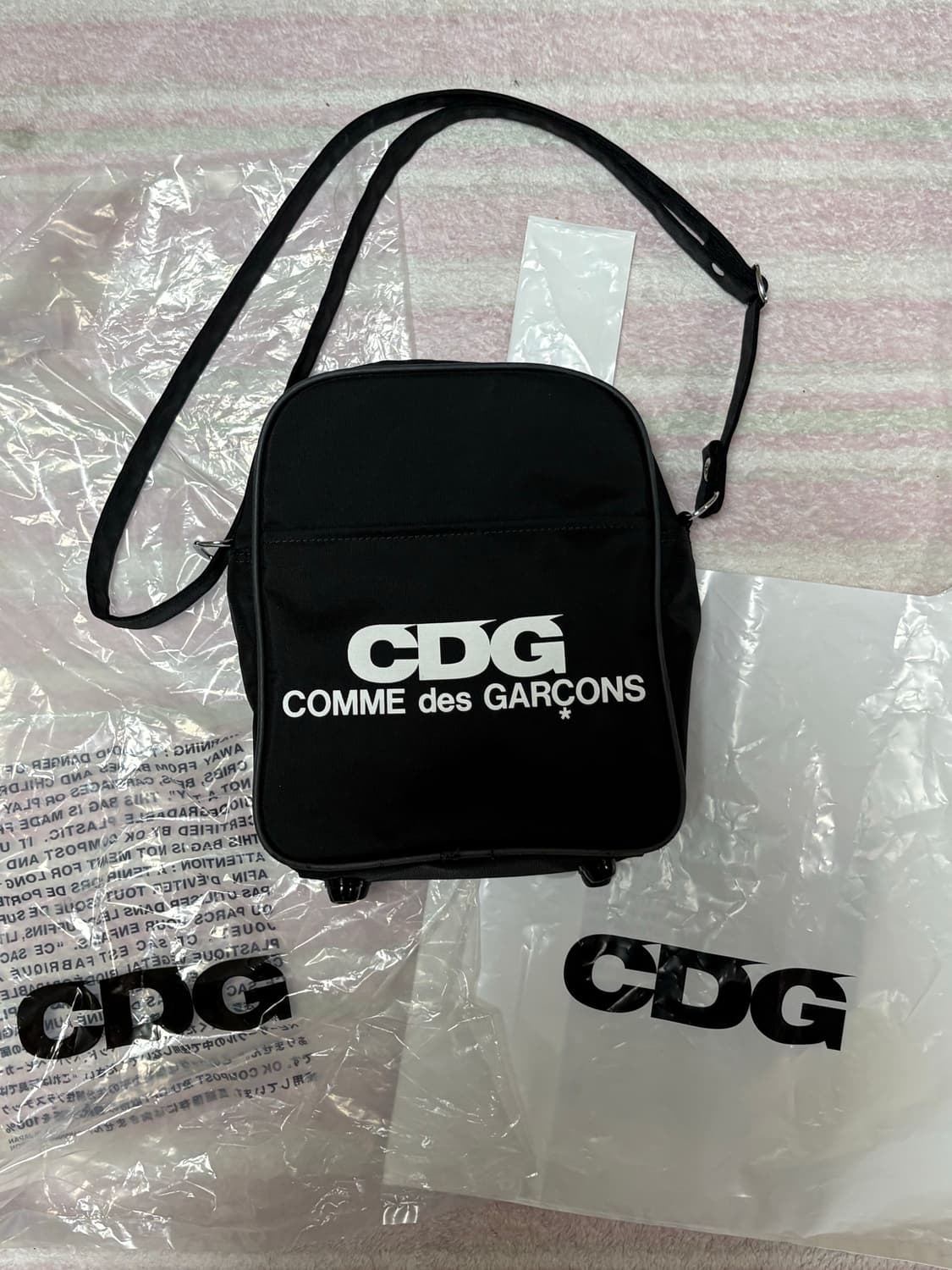 꼼데가르송 CDG 크로스백 (후쿠오카 매장 구매) 상품이미지2