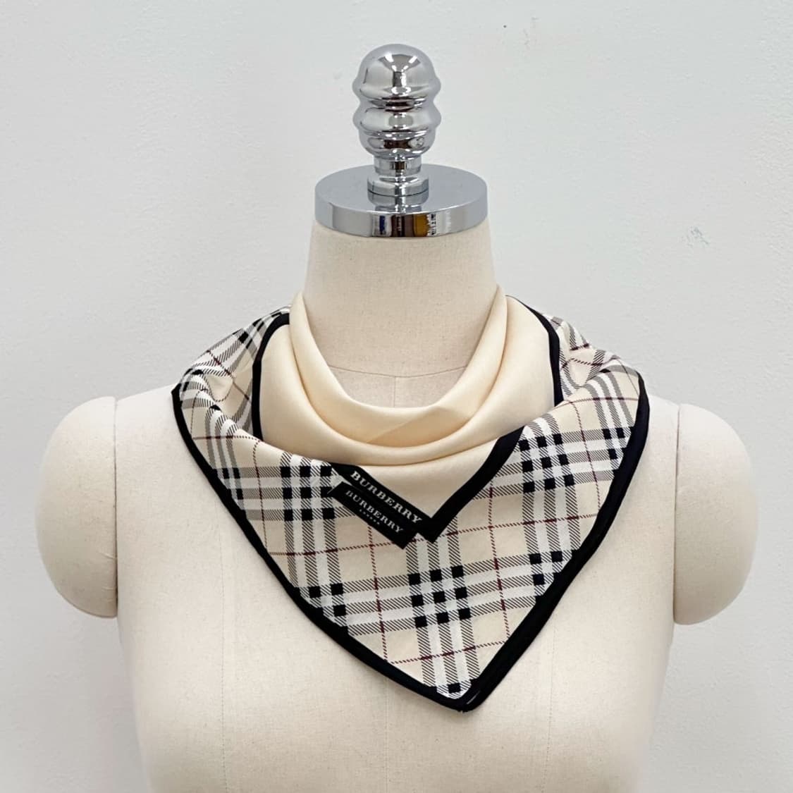 (새상품) burberry/ 버버리 쁘띠스카프 손수건 상품이미지8