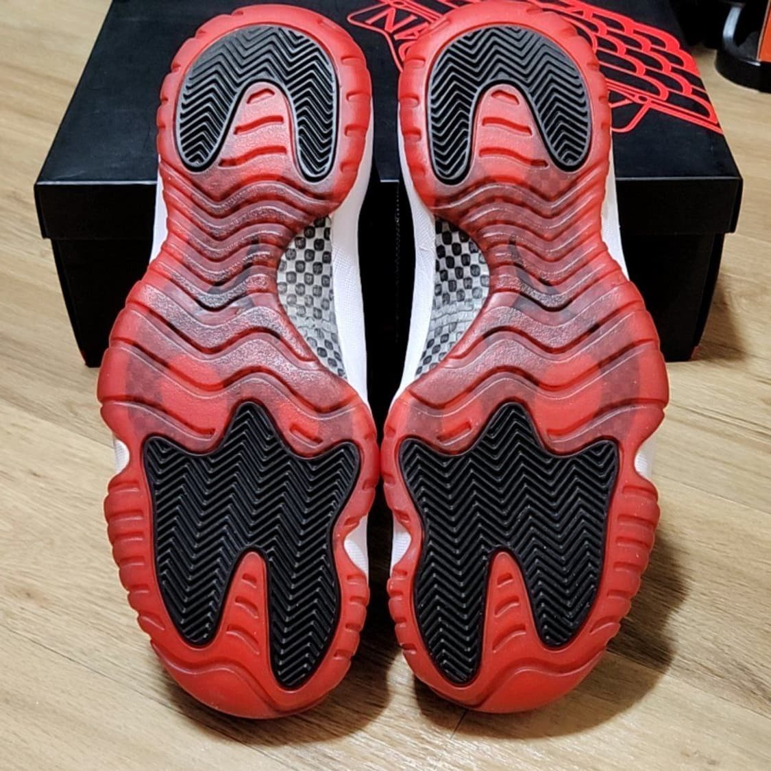 나이키 조던11 280 브레드 로우 상품이미지6