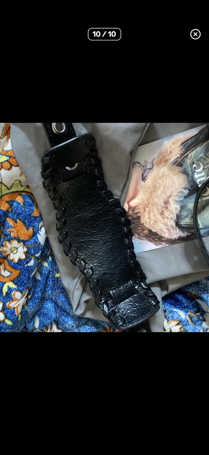 정품 Balenciaga 발렌시아가 아레나 램스킨 르 카골 xs 플립백 상품이미지10