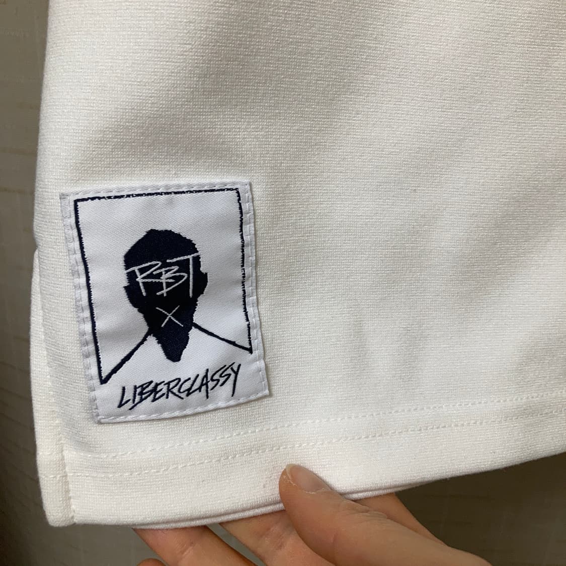 리버클래시 화이트 아트웍 반팔 티셔츠 상품이미지5