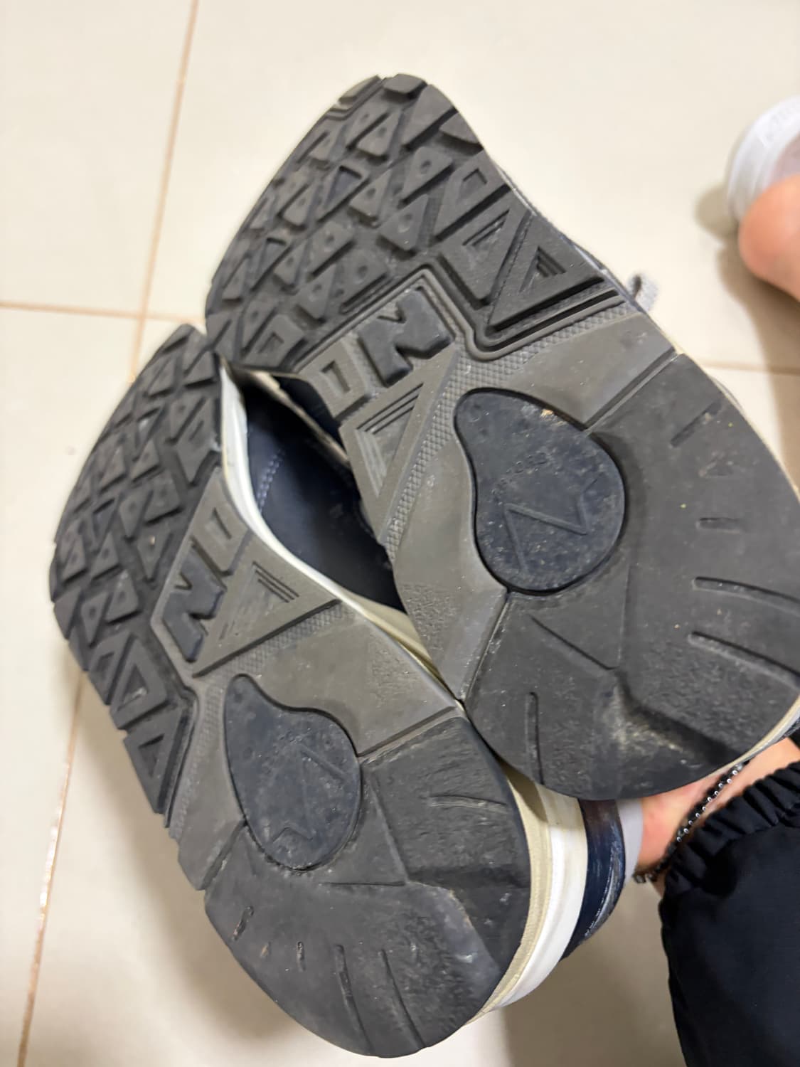 뉴발란스 1600 레거시 네이비 275 상품이미지3