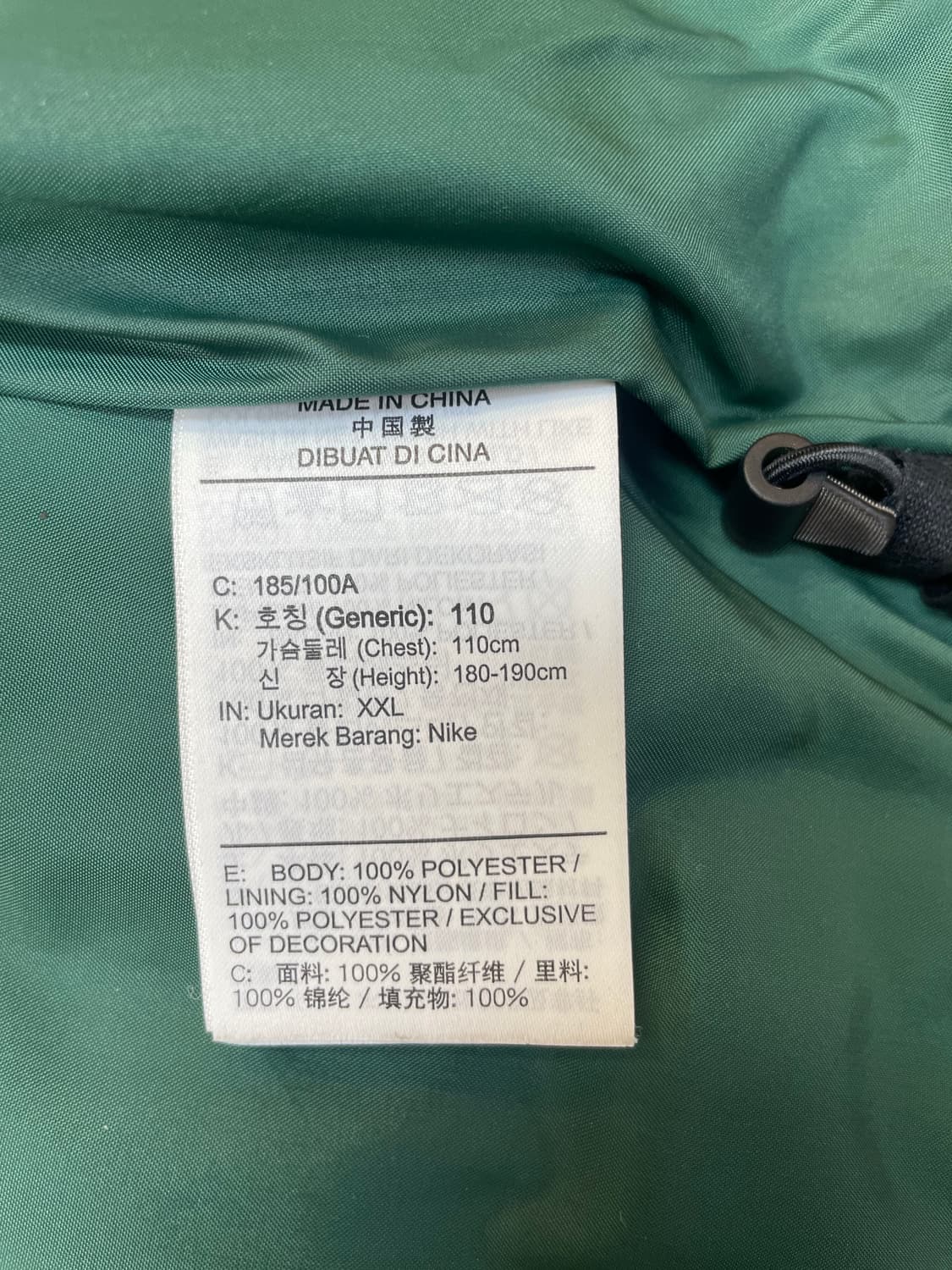 나이키 SB Storm-FIT 패딩 그린 색상입니다. 사이즈는 XXL이고 상품이미지5