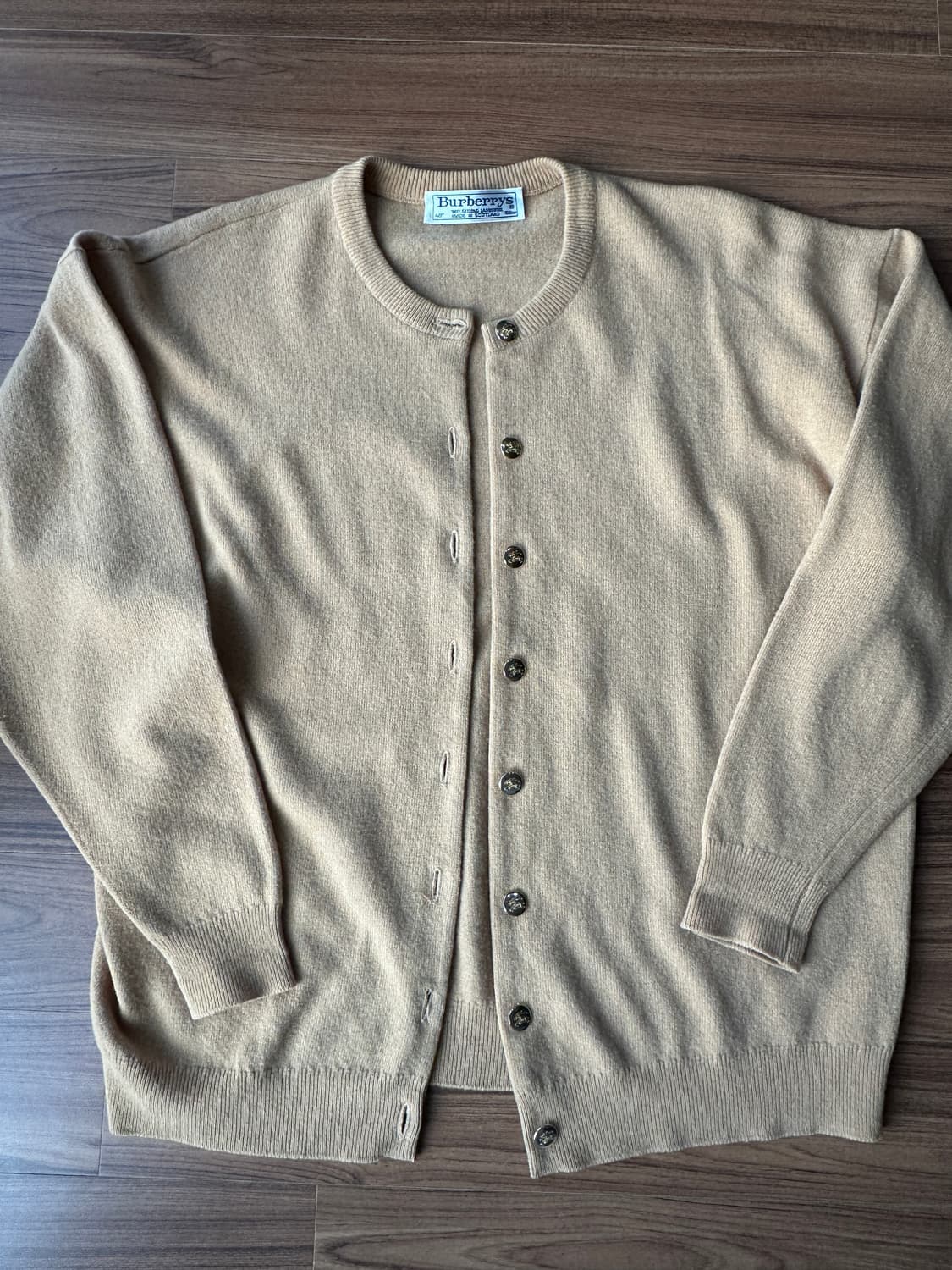 버버리 램스울 금장 가디건 베이지 40 상품이미지7