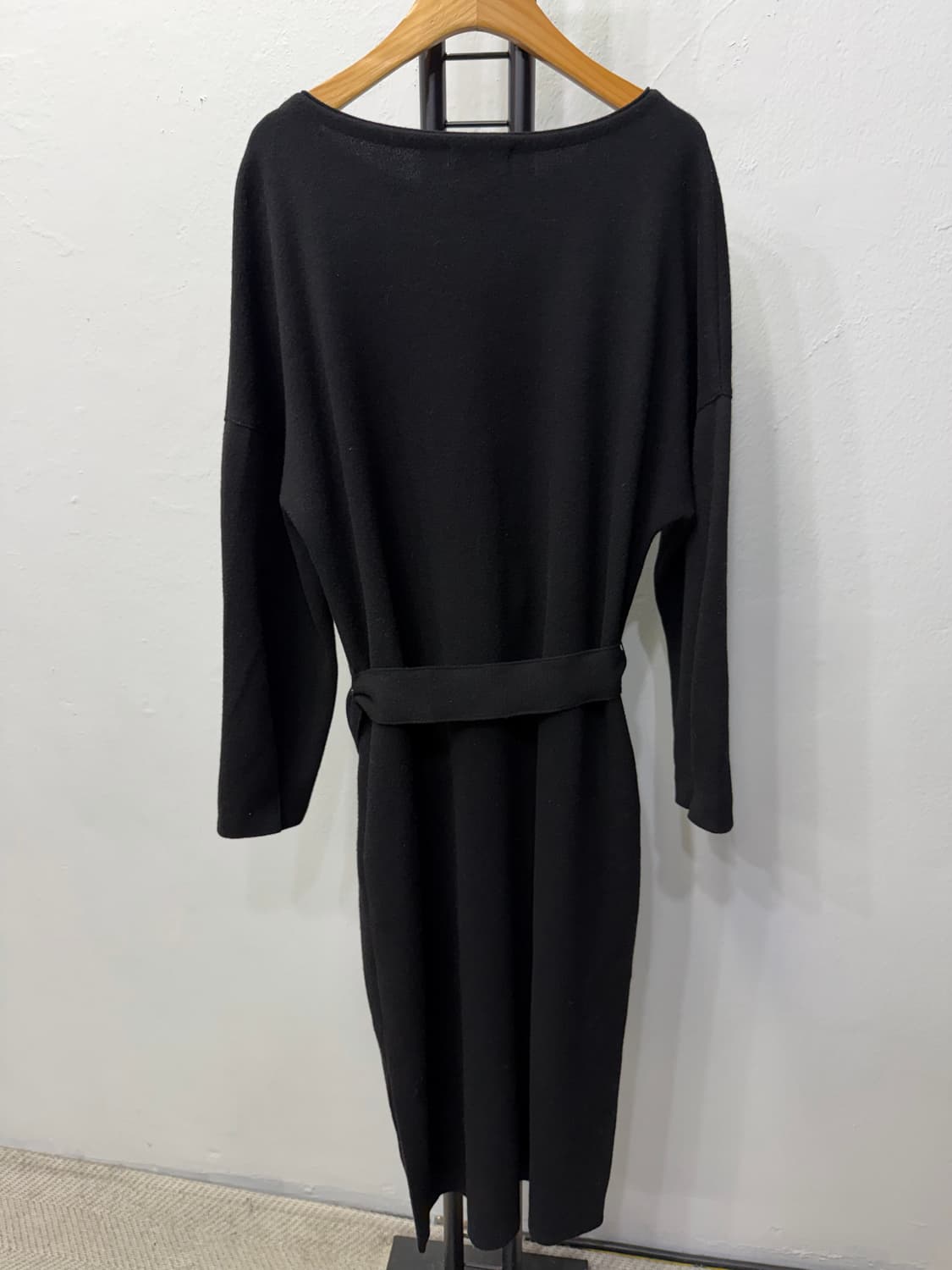 정품) TIME 타임 한섬 블랙 벨티드 롱 원피스 90F 상품이미지5