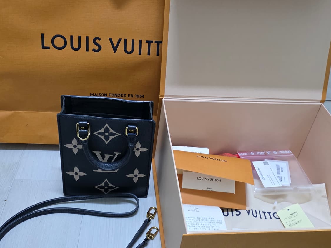 루이비통 쁘띠 삭 플라 바이 컬러 앙프렝뜨 블랙&베이지 크로스백 상품이미지9