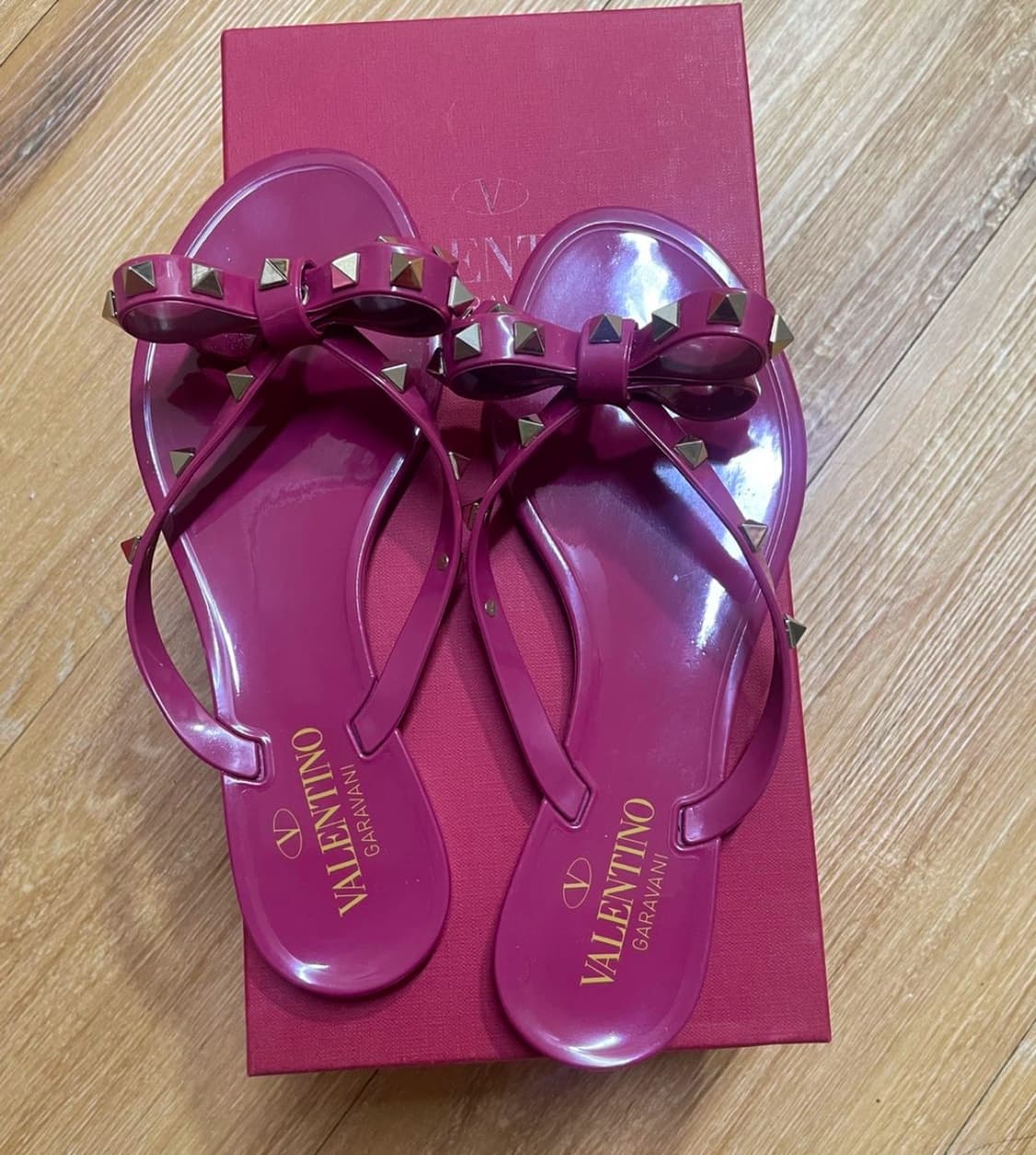 발렌티노 Valentino 락스터드 젤리 플랫슈즈 쪼리 상품이미지2