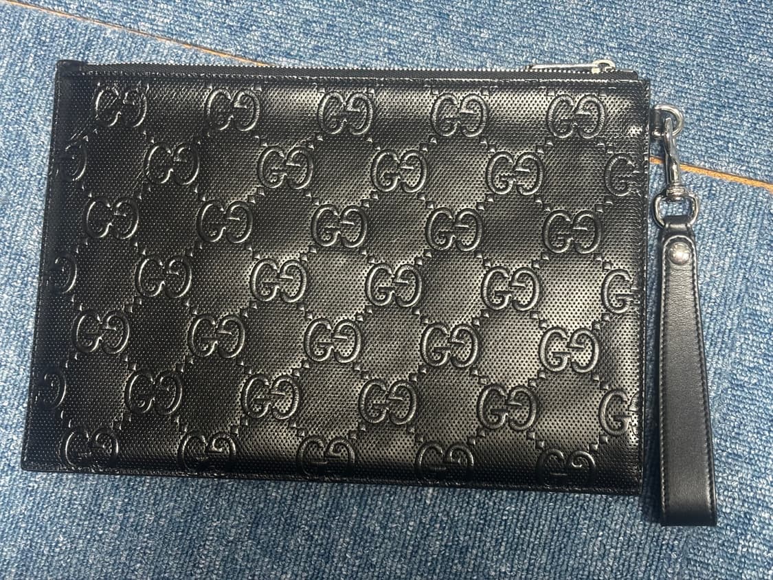 구찌 GG 엠보 클러치 블랙 상품이미지2