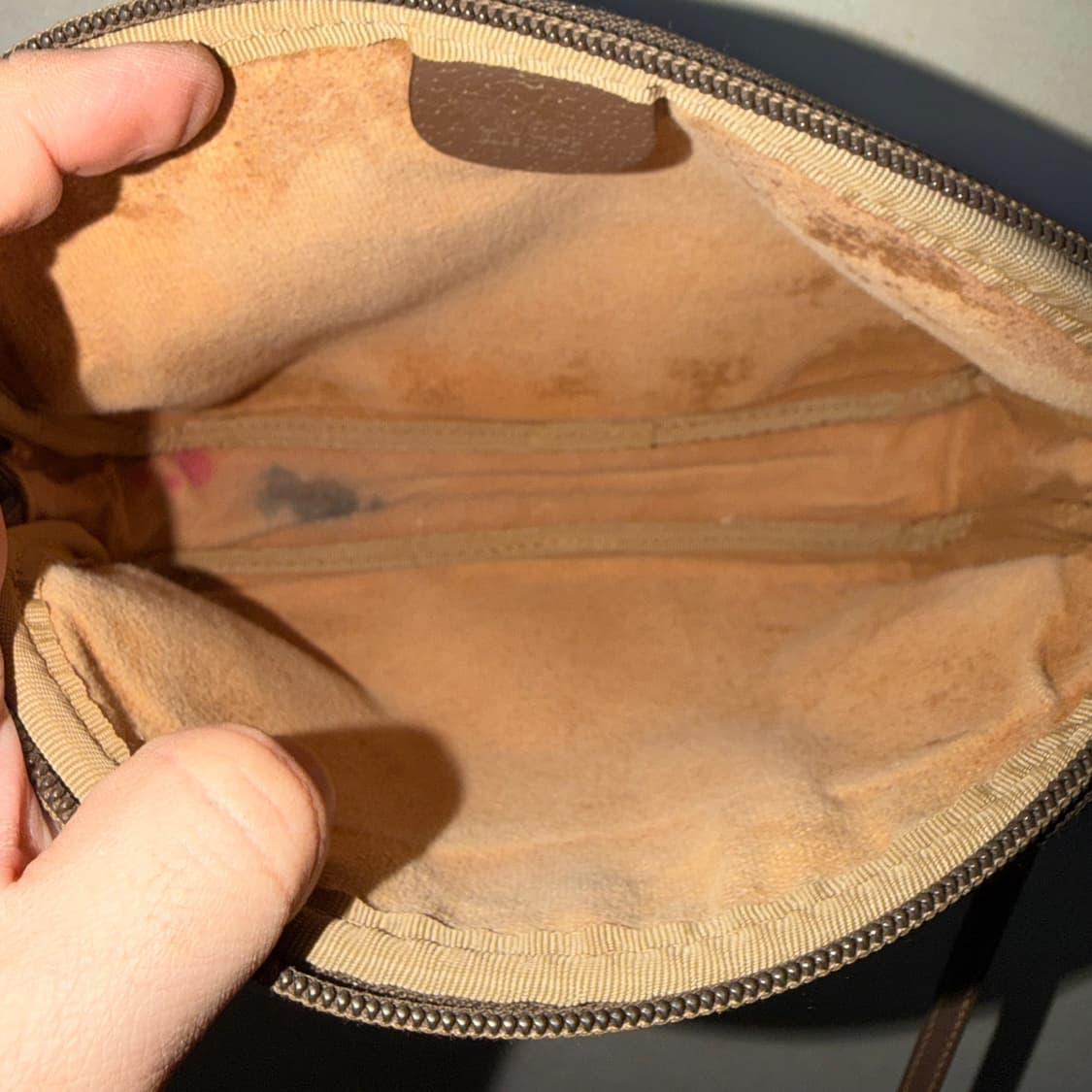 빈티지 구찌 GG슈프림 로고 반달 크로스백 상품이미지9