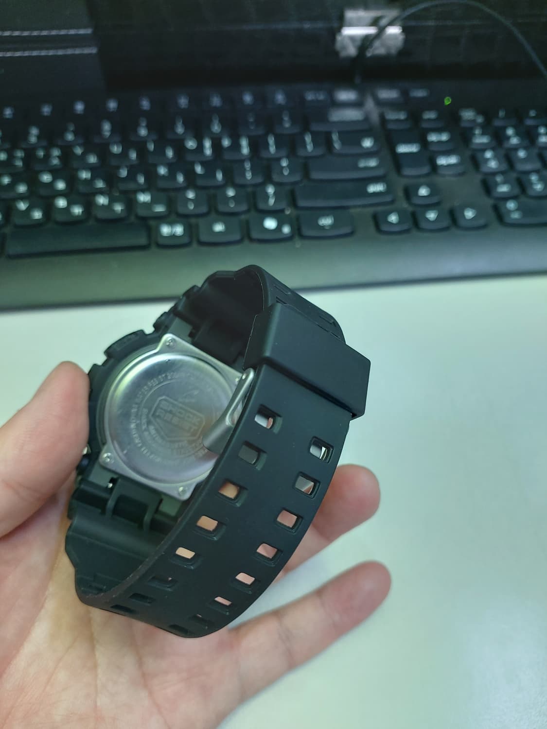 카시오 지샥 GA-110 모델 블랙 색상 시계 상품이미지3