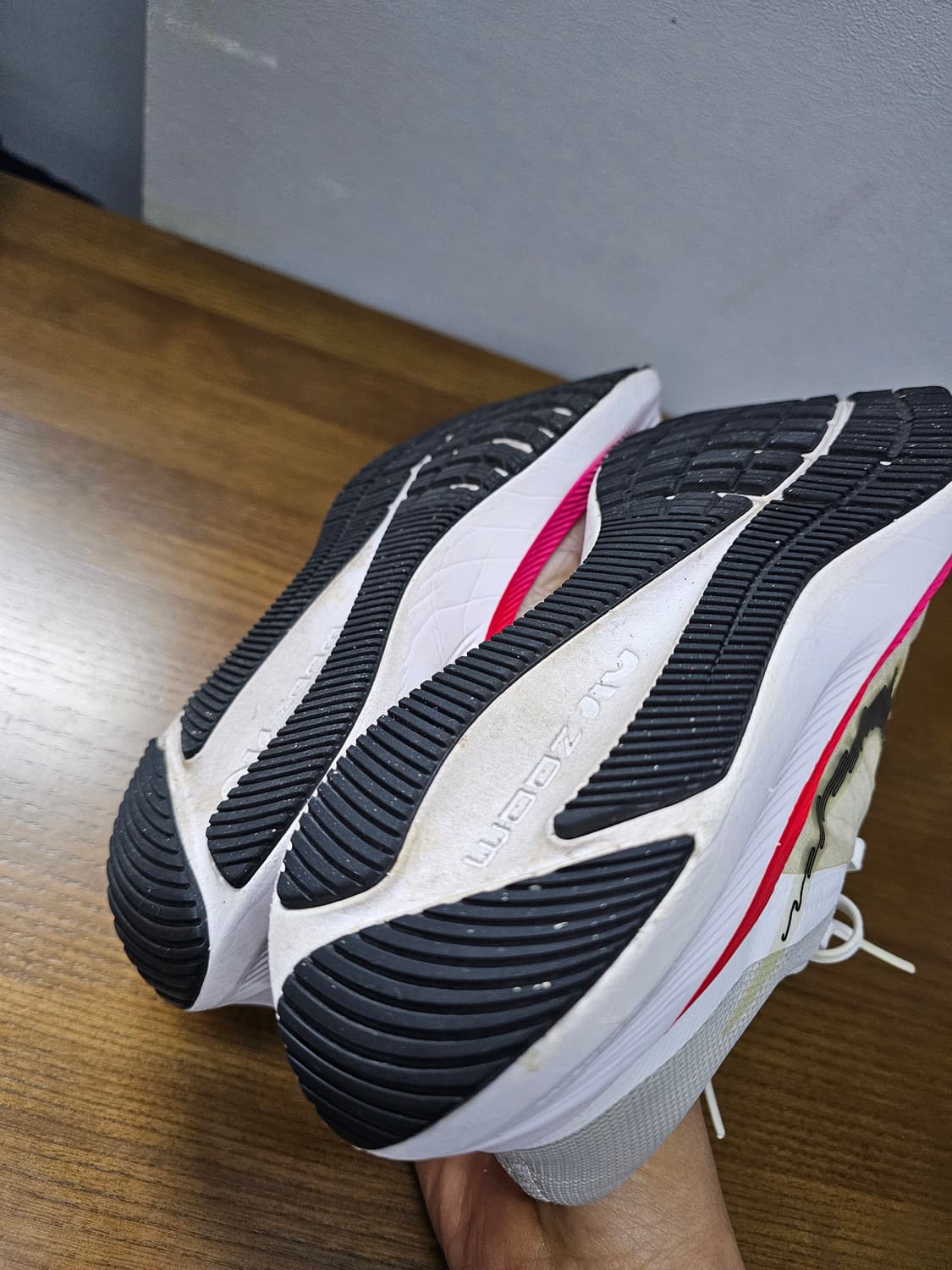 나이키 줌 윈플로 8 '화이트 브라이트 크림슨 상품이미지10