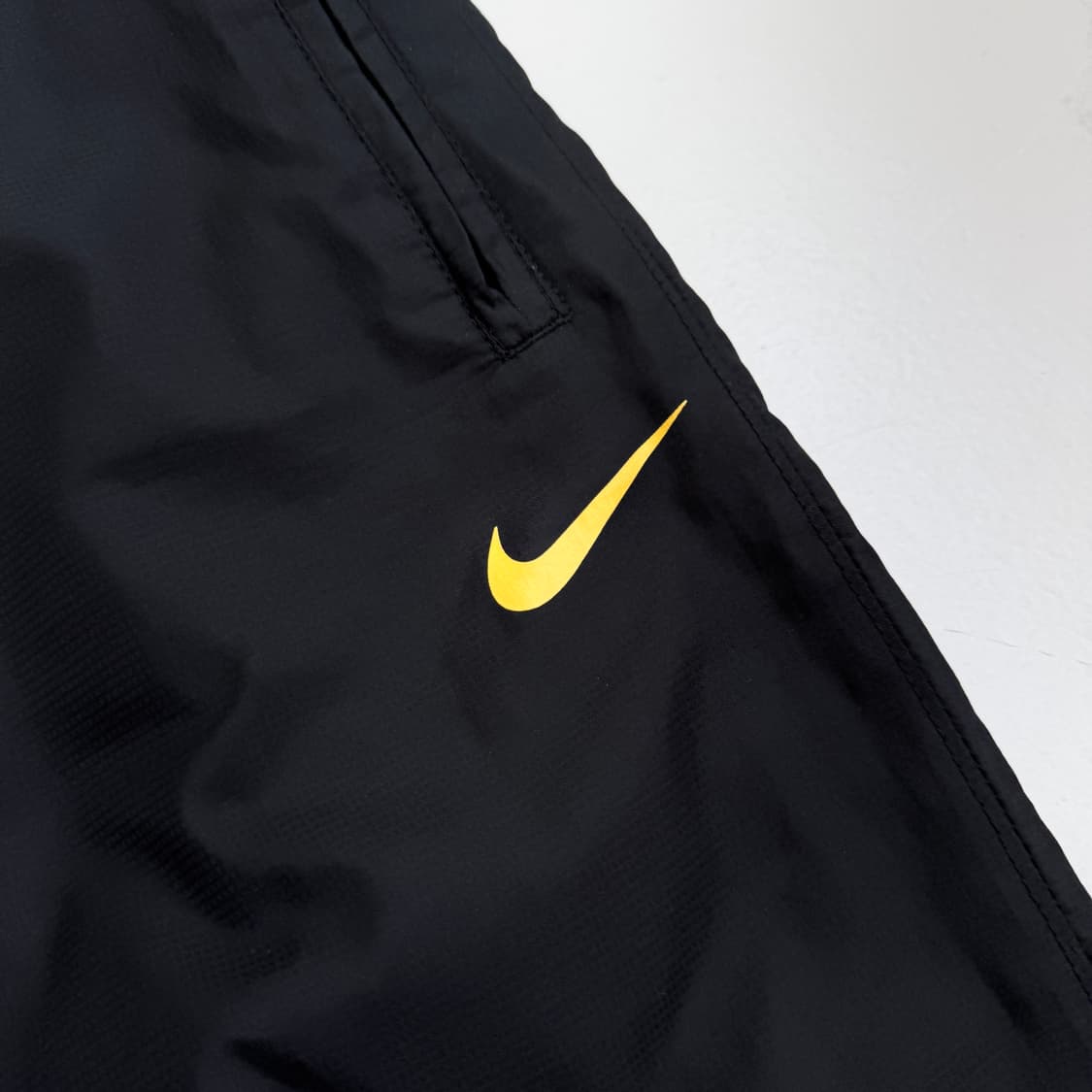 나이키 00s 스우시 올드스쿨 와이드 바람막이 트랙팬츠 상품이미지3