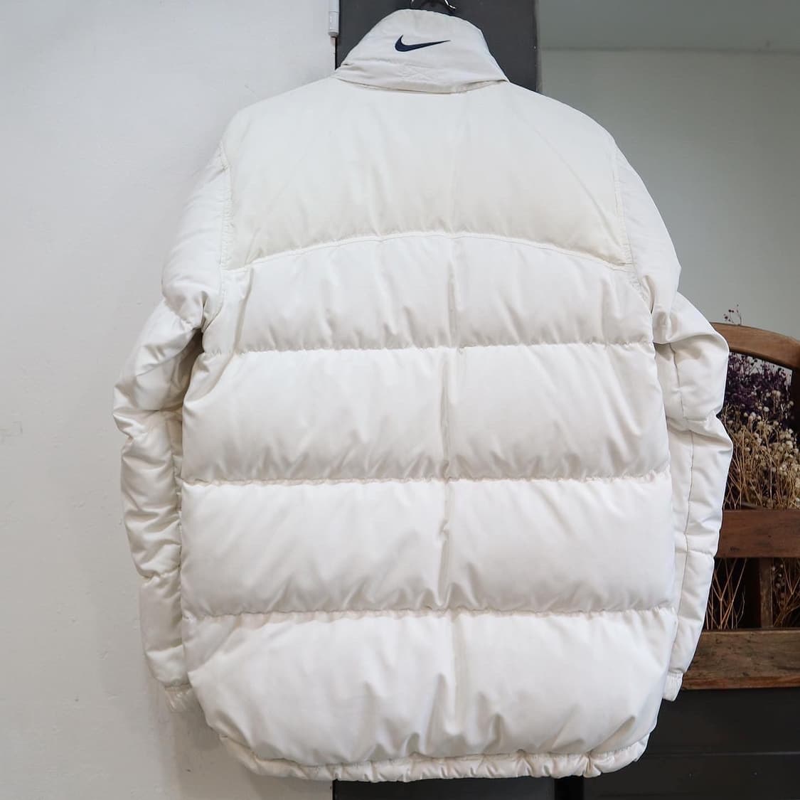 나이키 화이트 스우시 덕 다운 패딩  상품이미지5