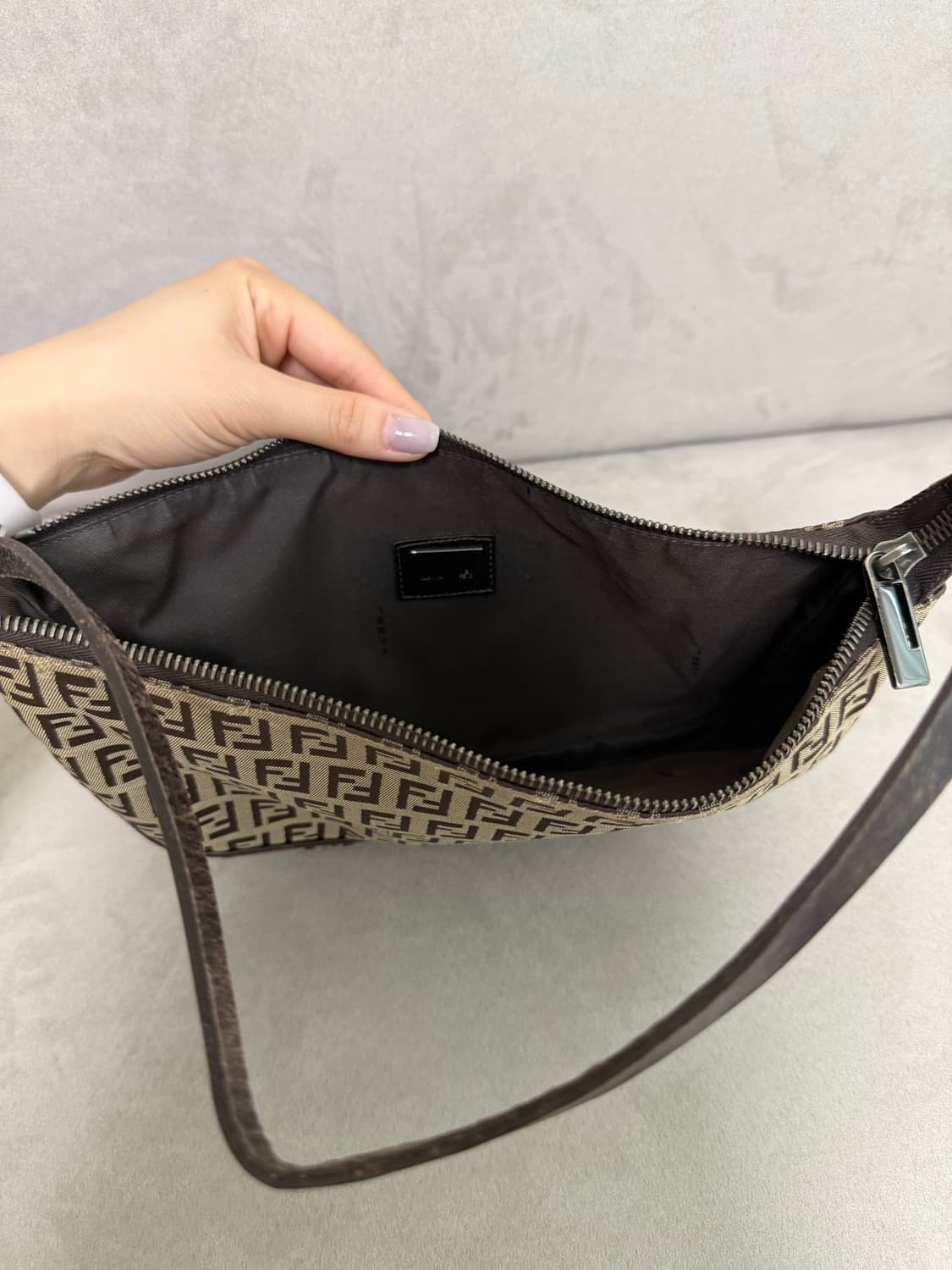 펜디 FF로고 미니 호보백 상품이미지4