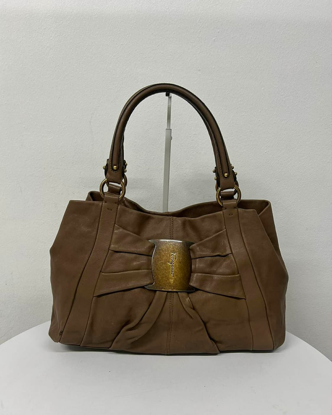 살바토레 페라가모 바라 리본 레더 토트백 숄더백 상품이미지1