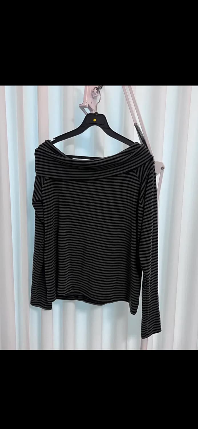 오프숄더 스트라이프 티 상품이미지3