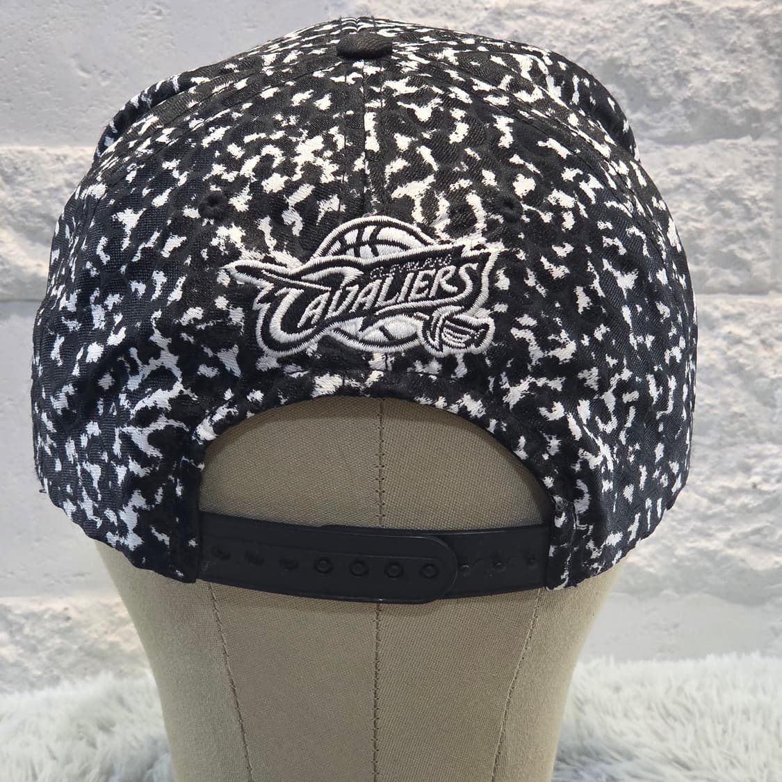 L7-1:NBA 클리블랜드 하이플랫 스냅백 블랙 화이트 56-59 상품이미지5