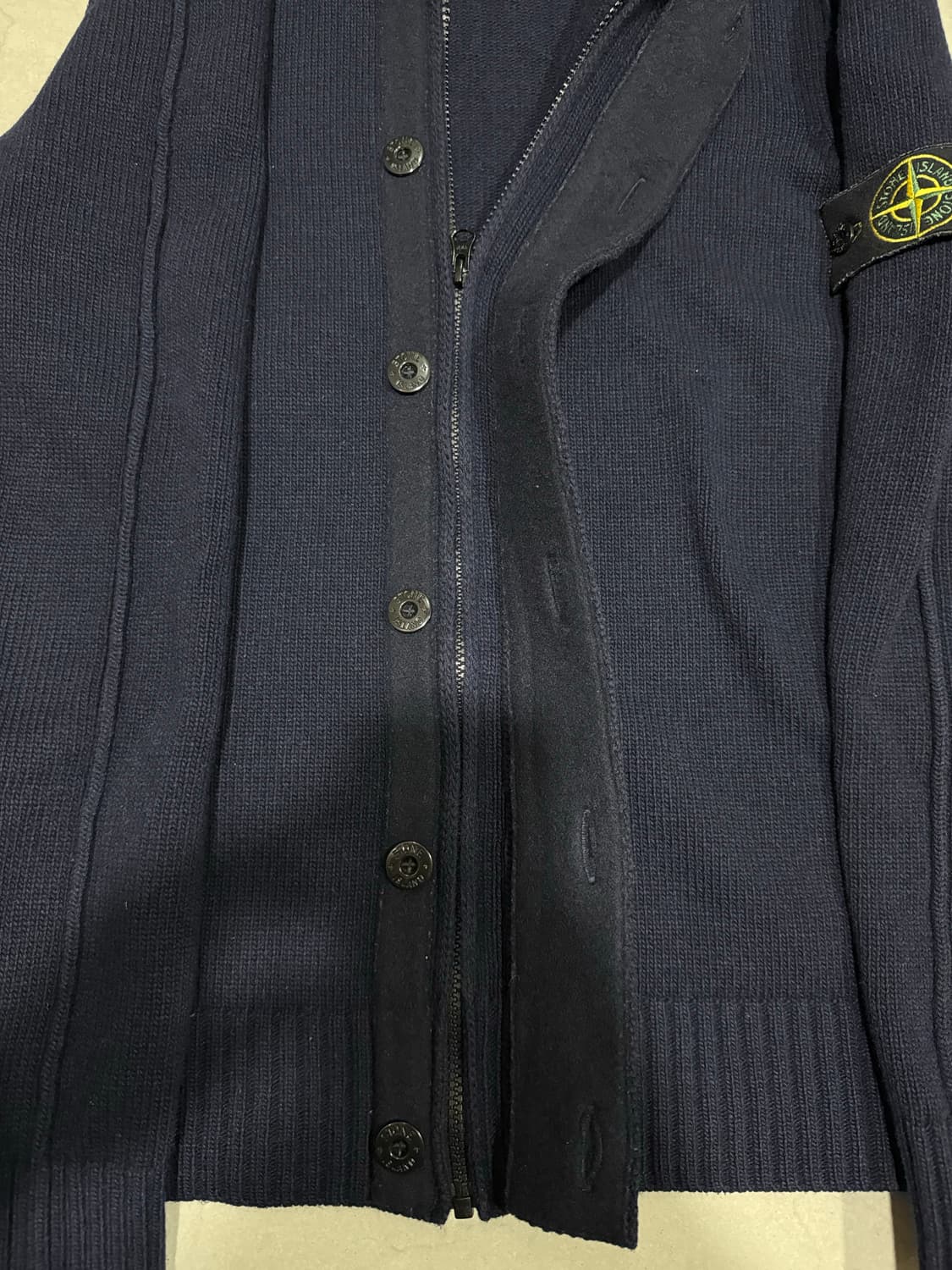 [당일출고,L사이즈] 스톤아일랜드 램스울 니트 가디건 상품이미지4