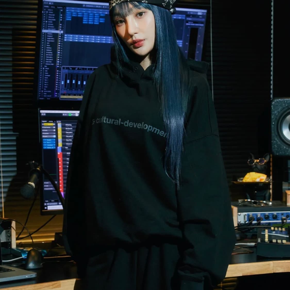 크럼프 버튼 후드티 상품이미지3