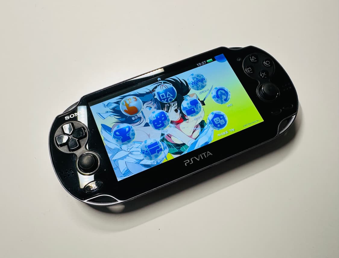 소니 PS Vita 1세대 OLED 피아노블랙 한글 정발판 + 구성품  상품이미지1