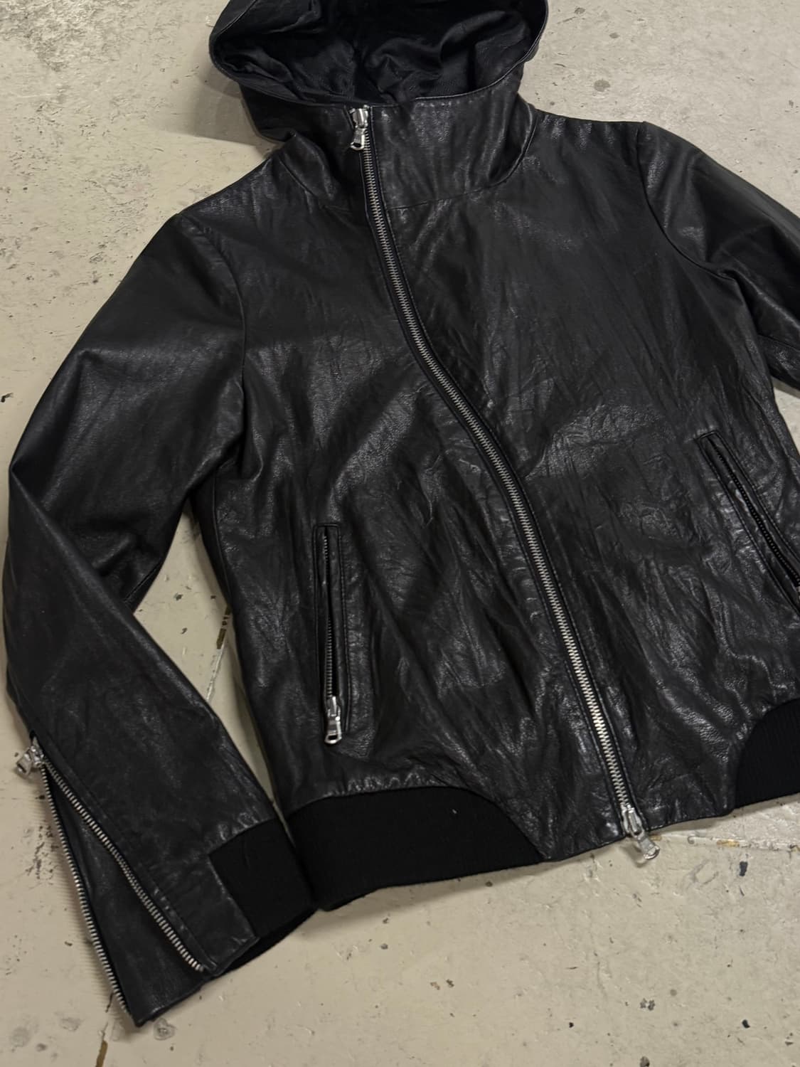 Diagonal zipper detail hood leather jk 상품이미지3