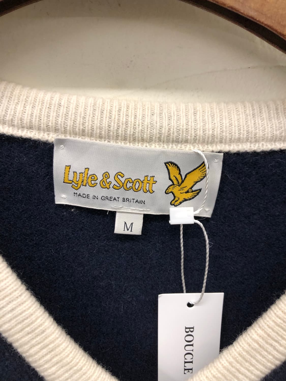 영국 생산 브이넥 니트 상품이미지3