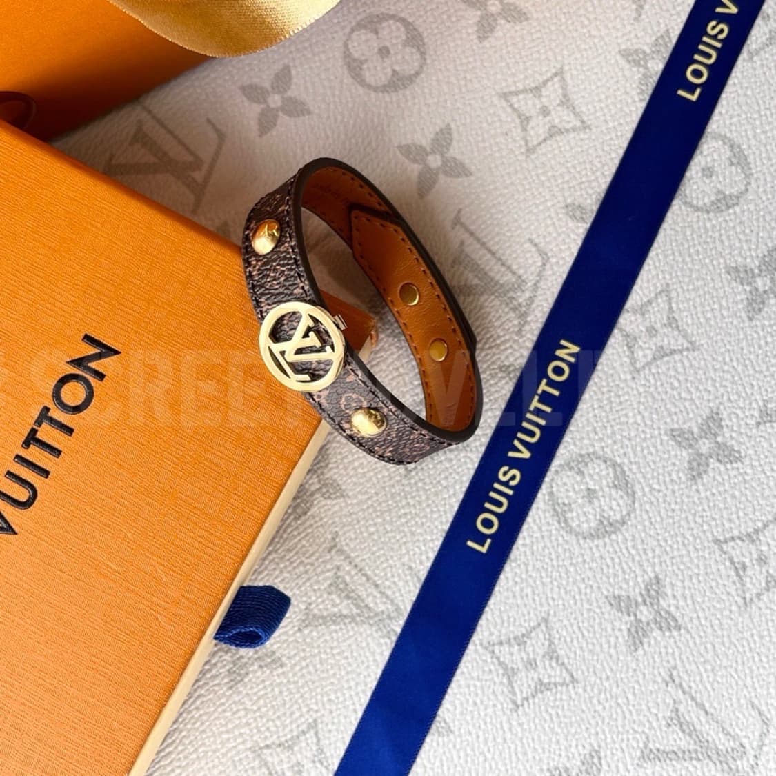 루이비통 LV 모노그램 가죽 팔찌 풀박스 상품이미지6