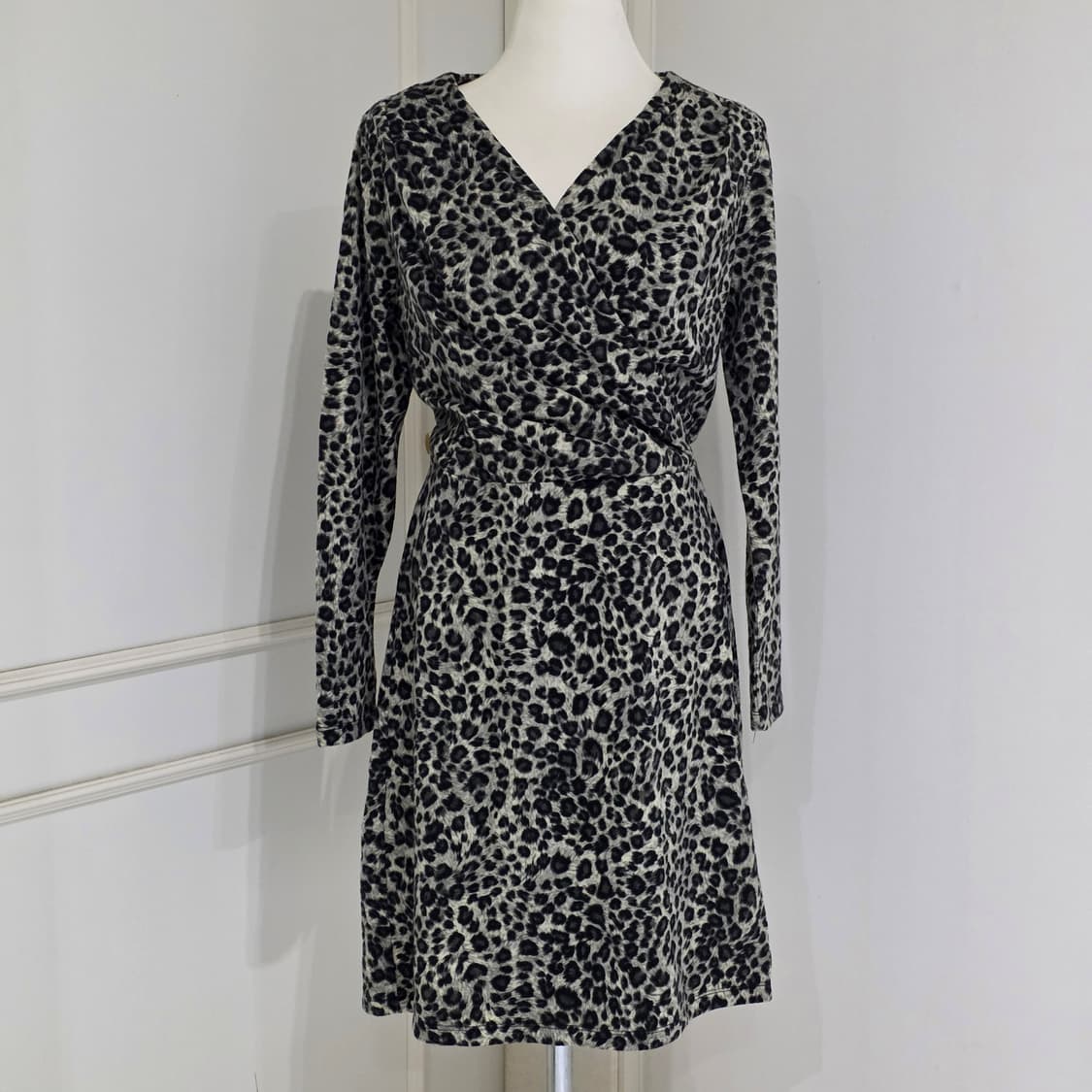 SUBI 빈티지)새상품 호피 레오파드 셔링랩 모직 원피스 상품이미지1