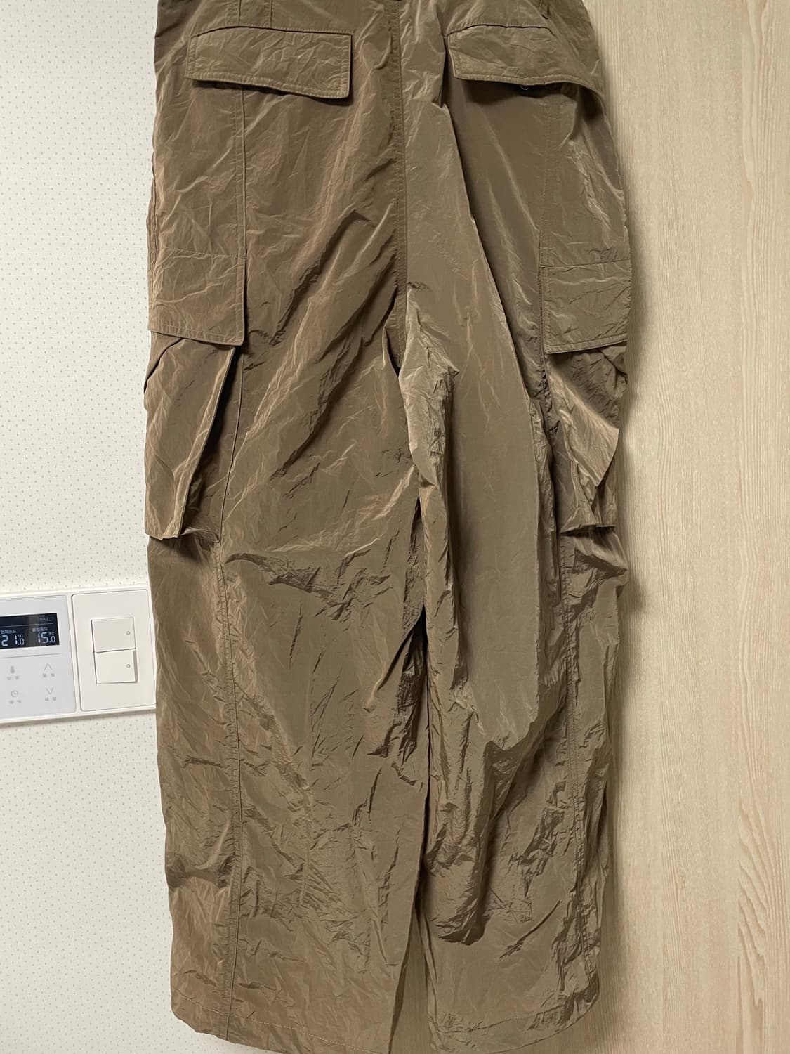 50사이즈 택달린 새상품, 우영미 크링클 나일론 스트링 카고팬츠 카키 상품이미지3