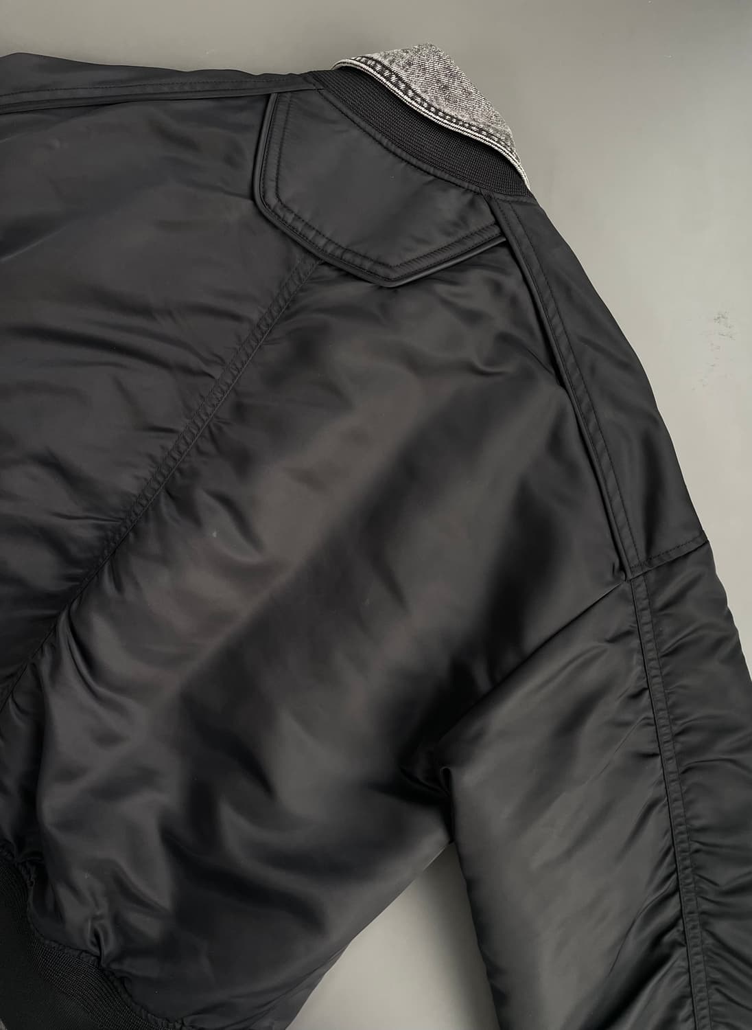 [46] 준지 흑청 데님 트러커 레이어드 MA-1 항공 점퍼 상품이미지5