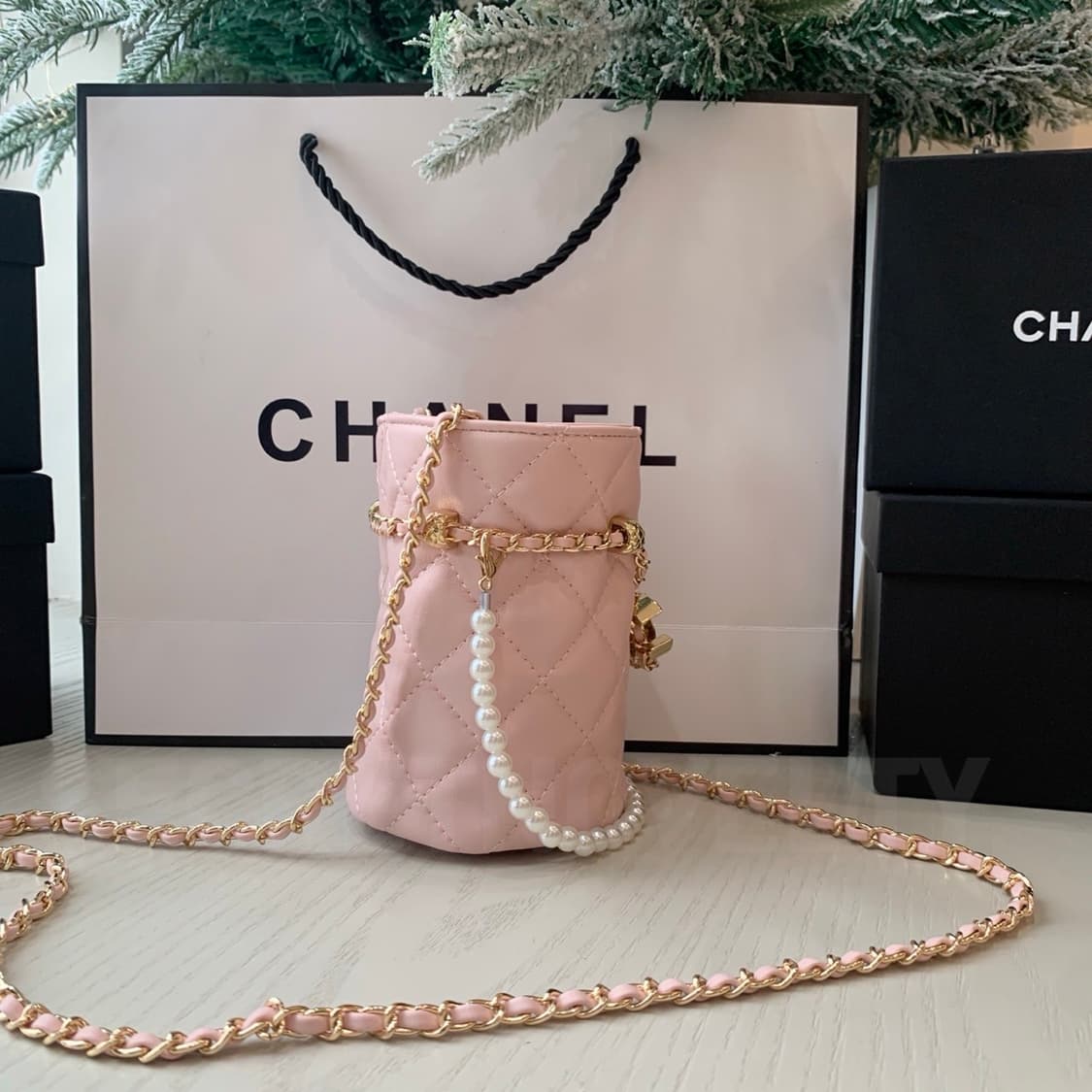 샤넬뷰티 미니 버킷백 진주체인  크로스백 핑크 드로스트링 백  상품이미지6