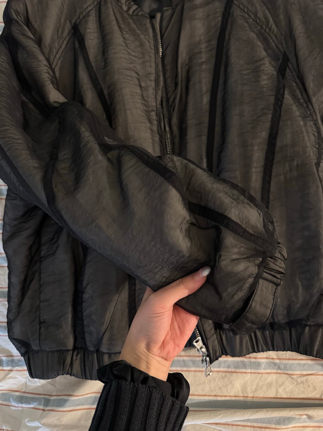 인사일런스 더블 레이어드 플러피 점퍼 블랙 상품이미지3