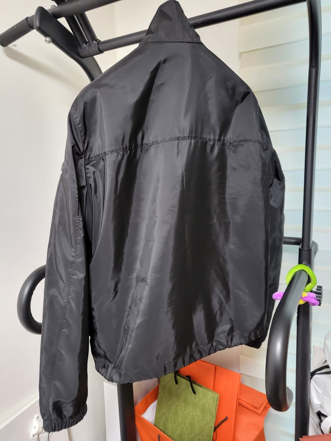 22SS 프라다 삼각로고 바람막이 자켓 50 블랙 상품이미지7