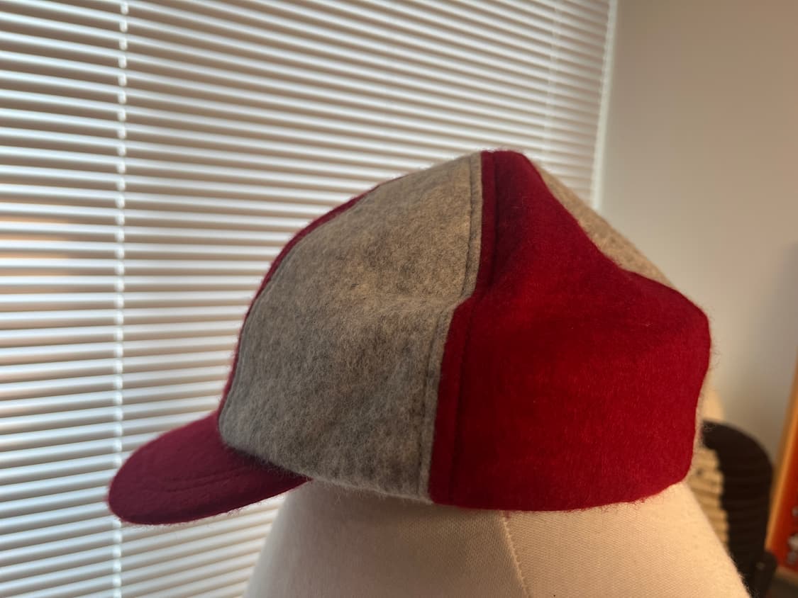 비즈빔 발리스틱 백팩 20L입니다 베이스 블랙컬러 밑은 브라운 스웨이드로 상품이미지5