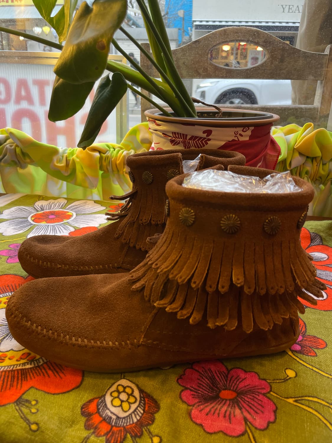 Minnetonka Fringe Suede Ankle Boots 상품이미지9