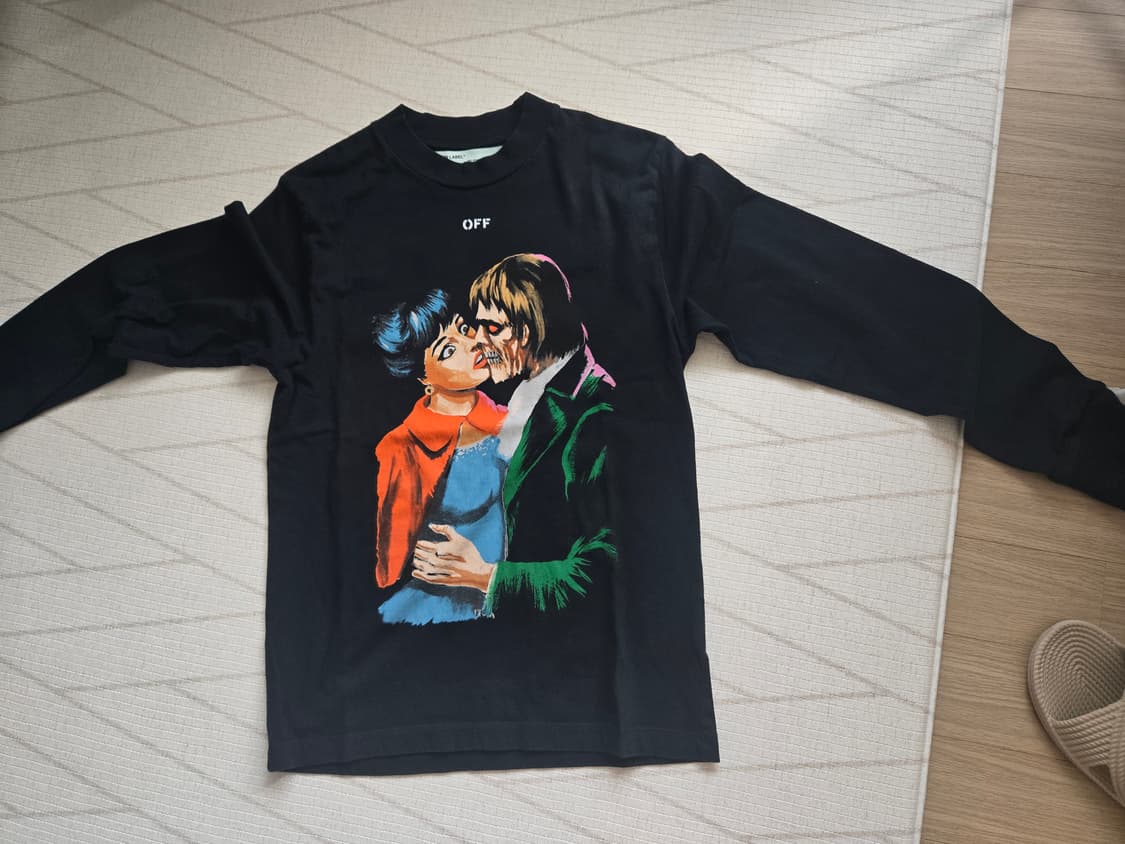 오프화이트 맨투맨 상품이미지1