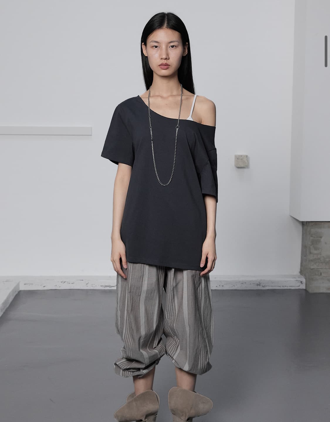 세릭 원숄더 루즈탑 Cerric ONE SHOULDER LOOSE TOP 상품이미지1