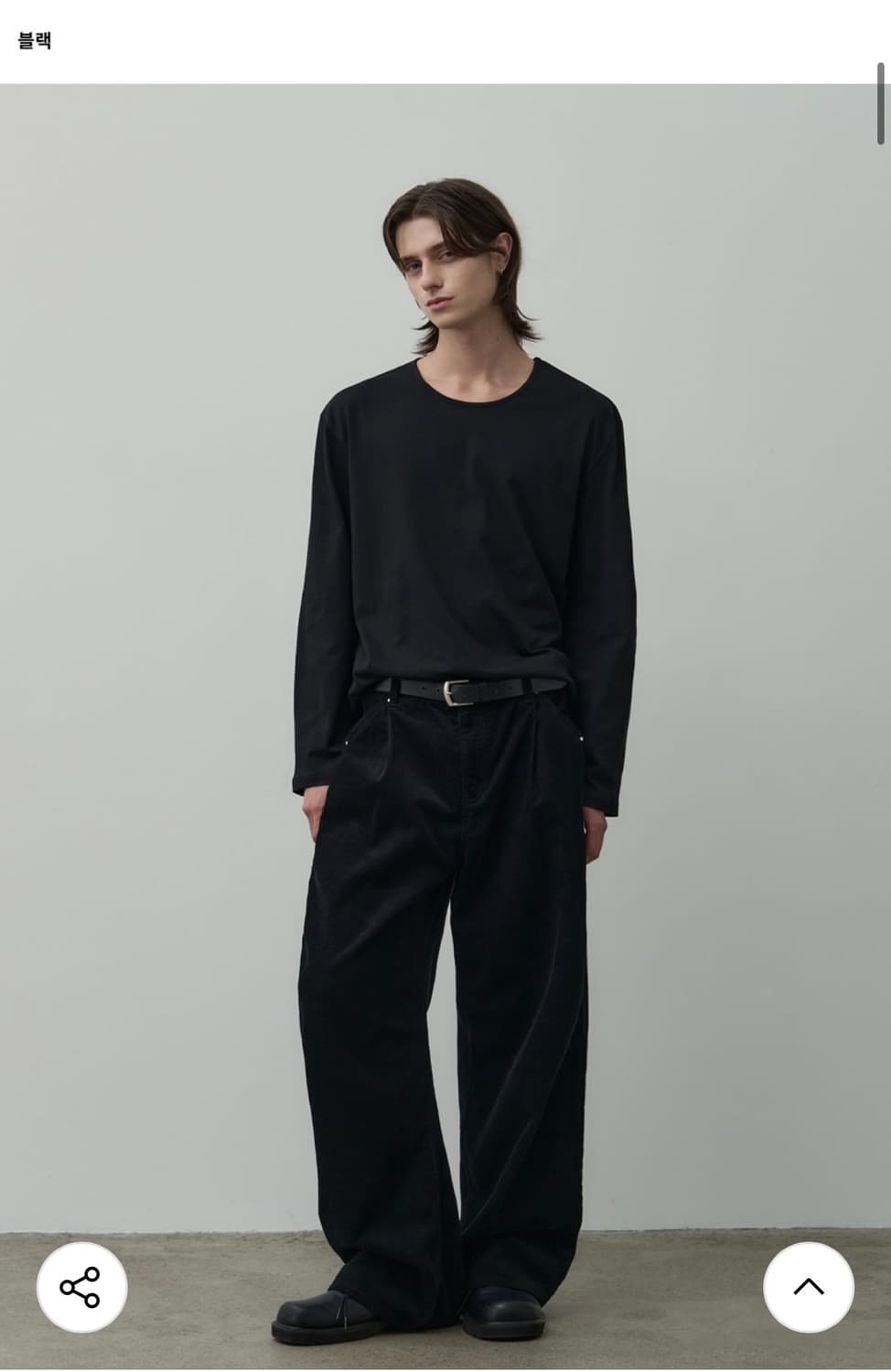 (새상품)(L) 알리스 플루이드 U넥 크롭 롱 슬리브 티셔츠 BLACK 상품이미지2