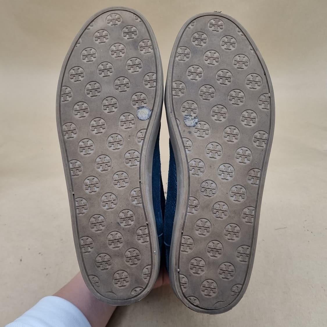 토리버치 스웨이드 여성 미드 250 상품이미지3