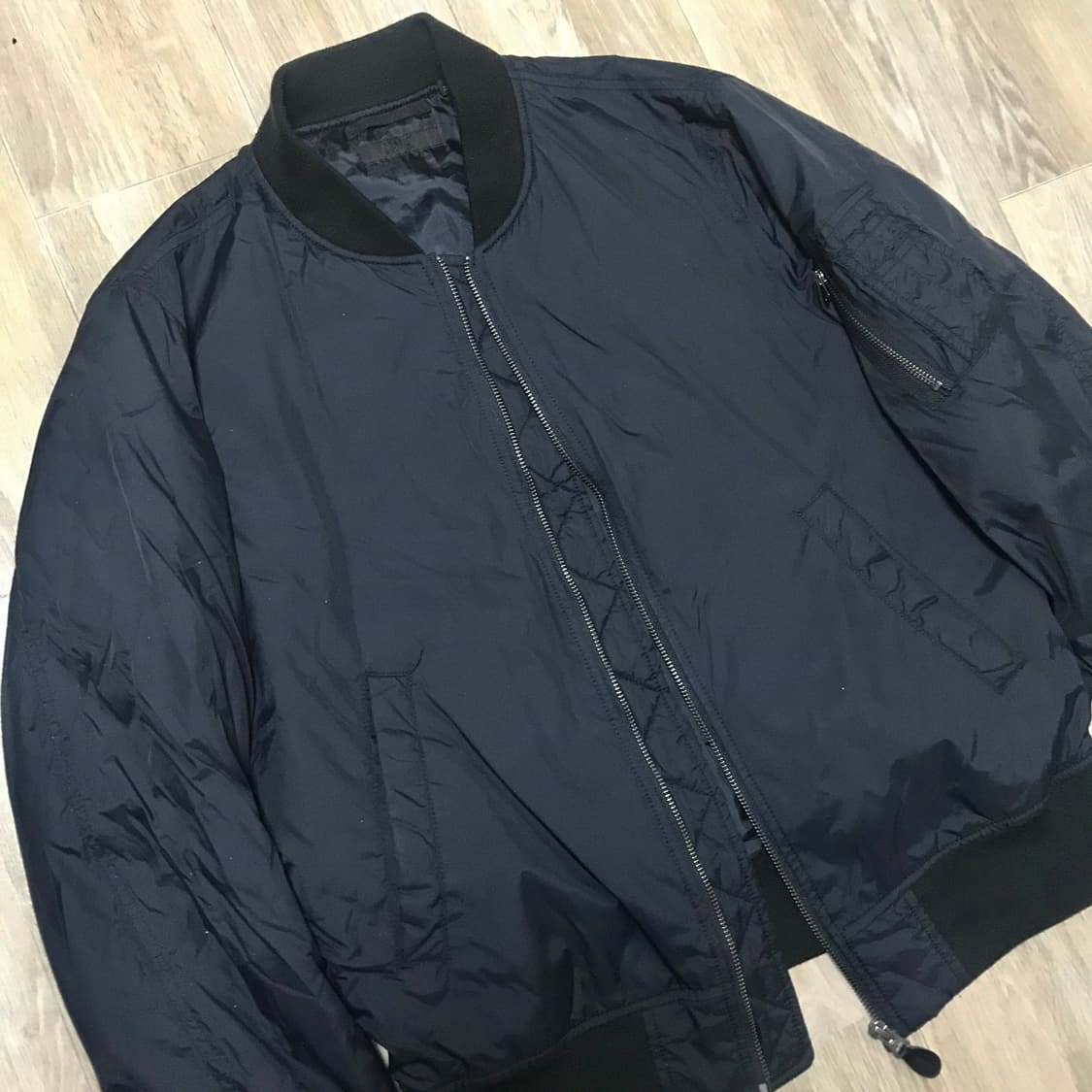 유니클로 ma-1 봄버 항공점퍼 M사이즈 블랙 상품이미지2