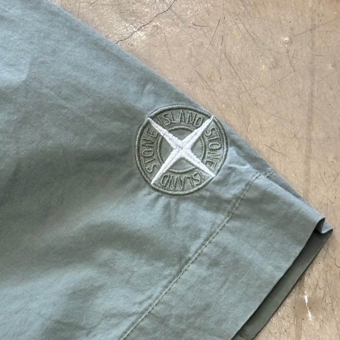 100 스톤아일랜드 카키 반팔셔츠 상품이미지6